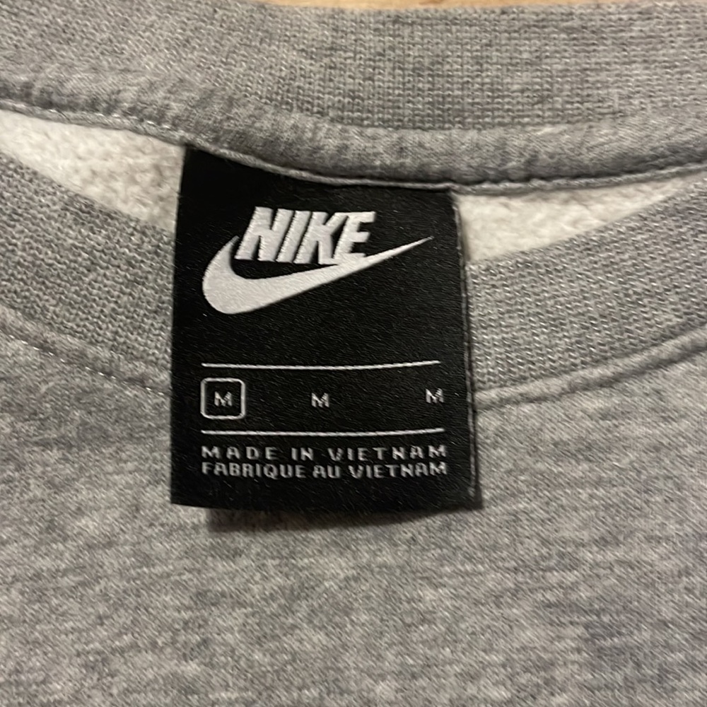 Grey Nike crew neck (medium) - Picture 2 of 2